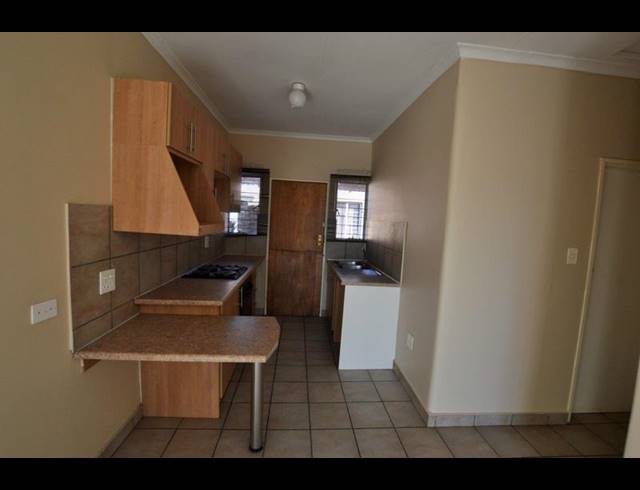 2 BEDROOM APARTMENT FOR SALE IN VAAL PARK EXT 1